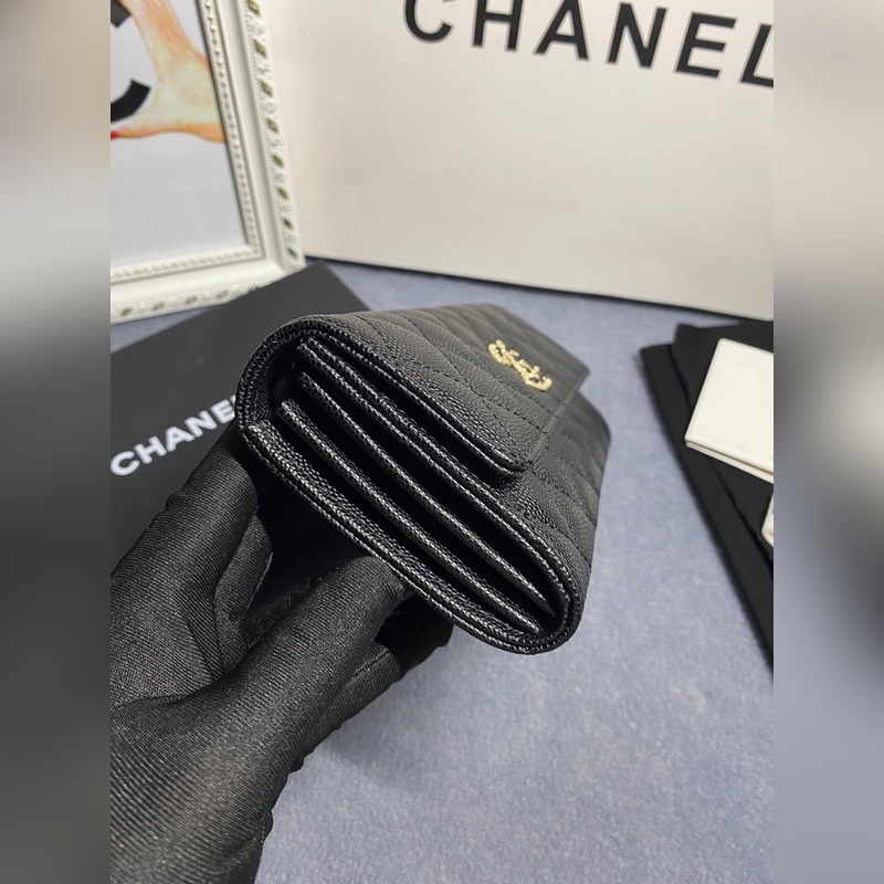 CHANEL 兩折長(zhǎng)夾口蓋錢包到貨 頭層牛皮搭配新款logo同樣是穿皮旁邊鑽石包