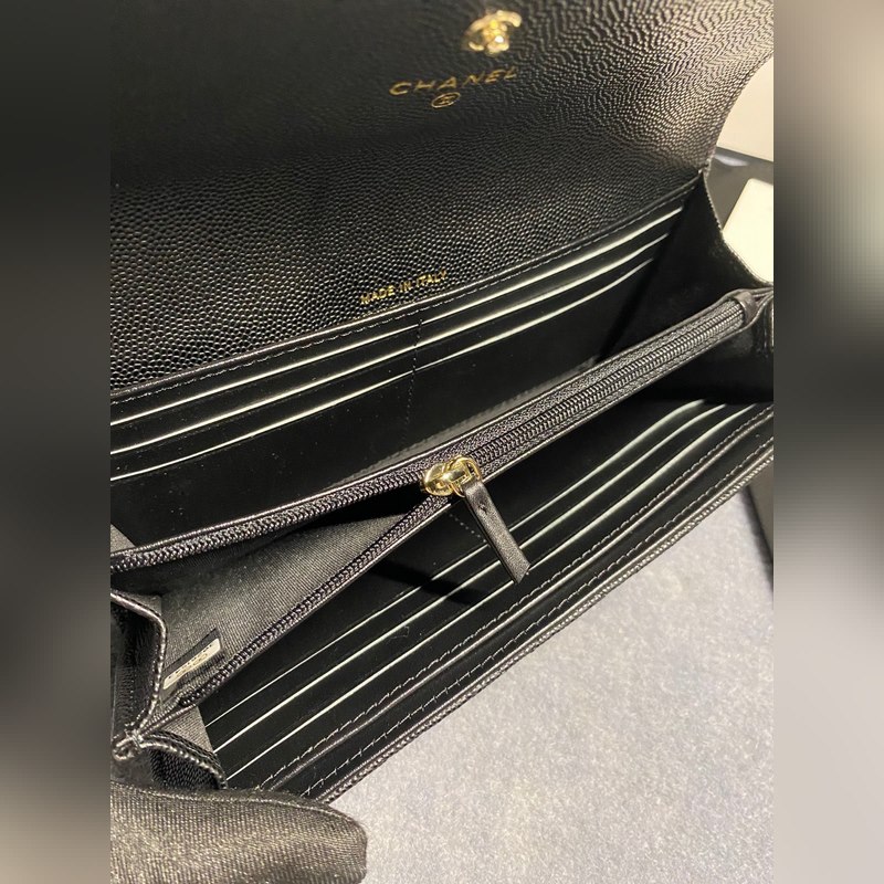 CHANEL 兩折長(zhǎng)夾口蓋錢包到貨 頭層牛皮搭配新款logo同樣是穿皮旁邊鑽石包