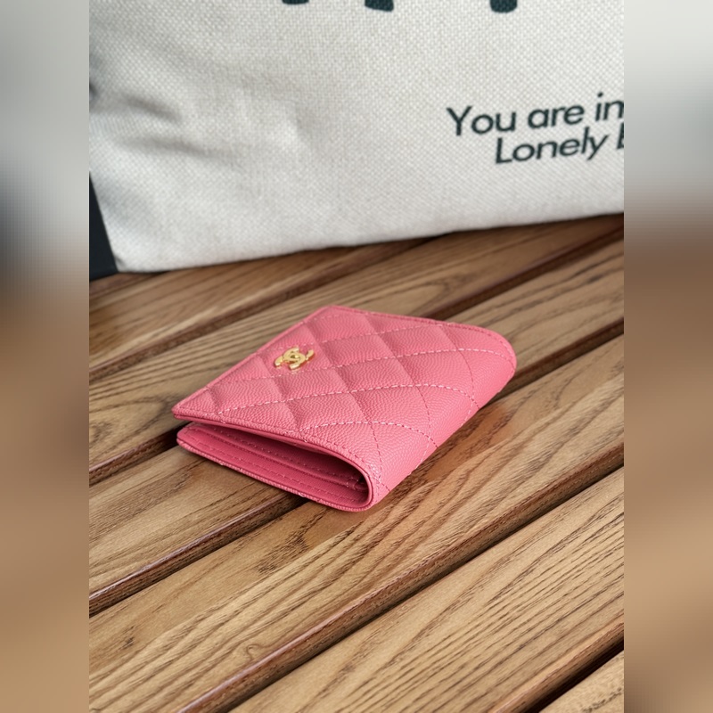 2104新品chanel 對折短錢包到貨 牛皮制作內裡帶零錢袋 這類錢包超級實用