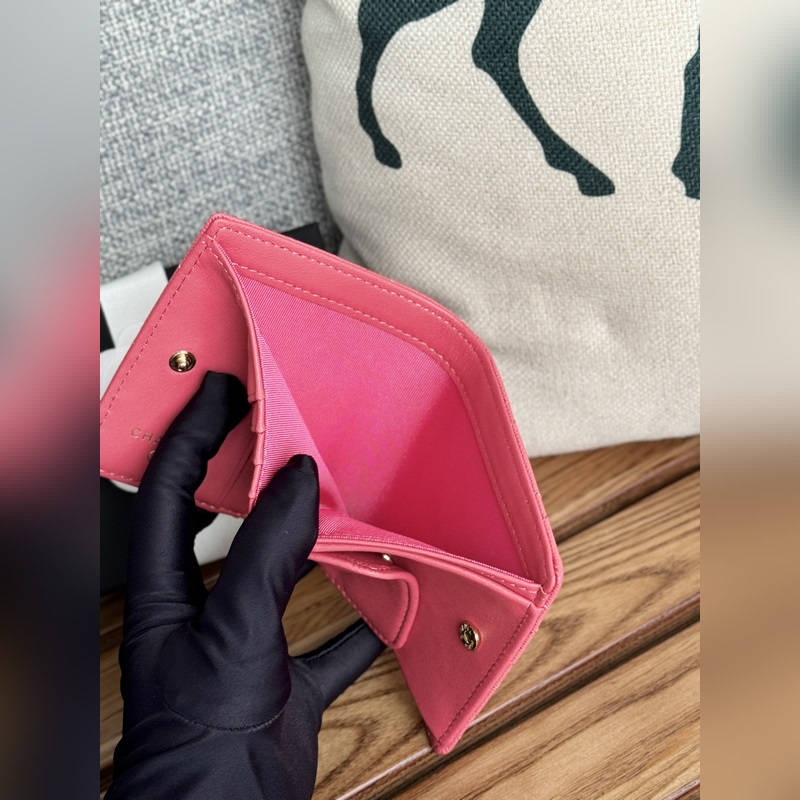 2104新品chanel 對折短錢包到貨 牛皮制作內裡帶零錢袋 這類錢包超級實用