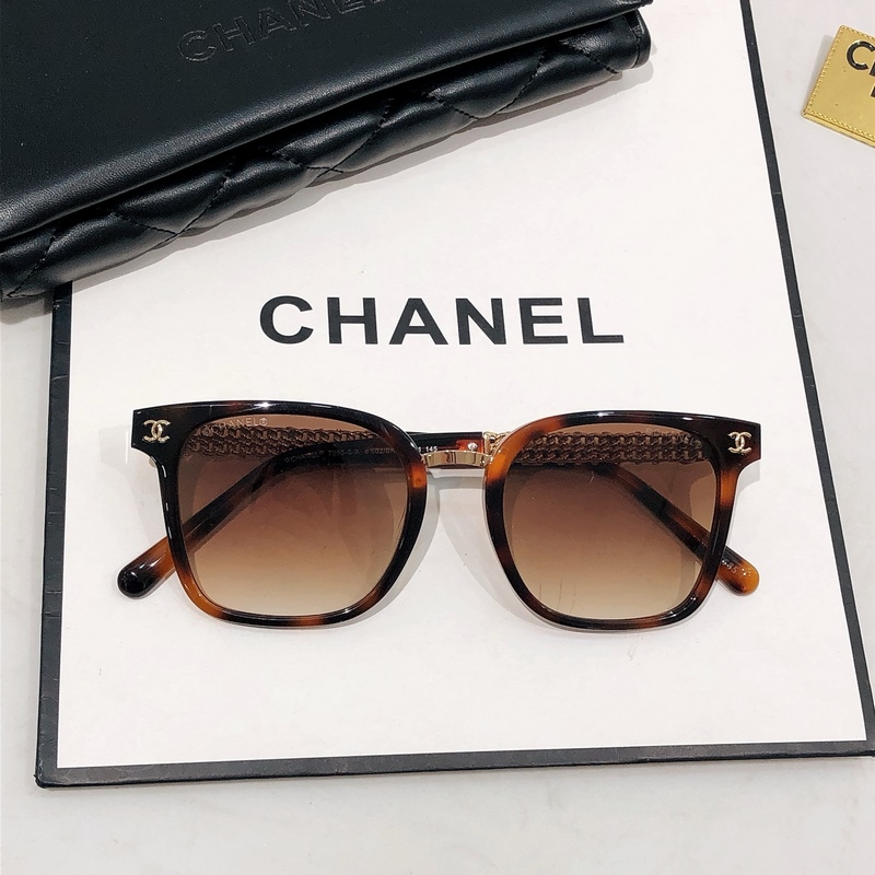 CHANEL 新款 香奶奶 Model ： CH7985 金屬logo設計 日常