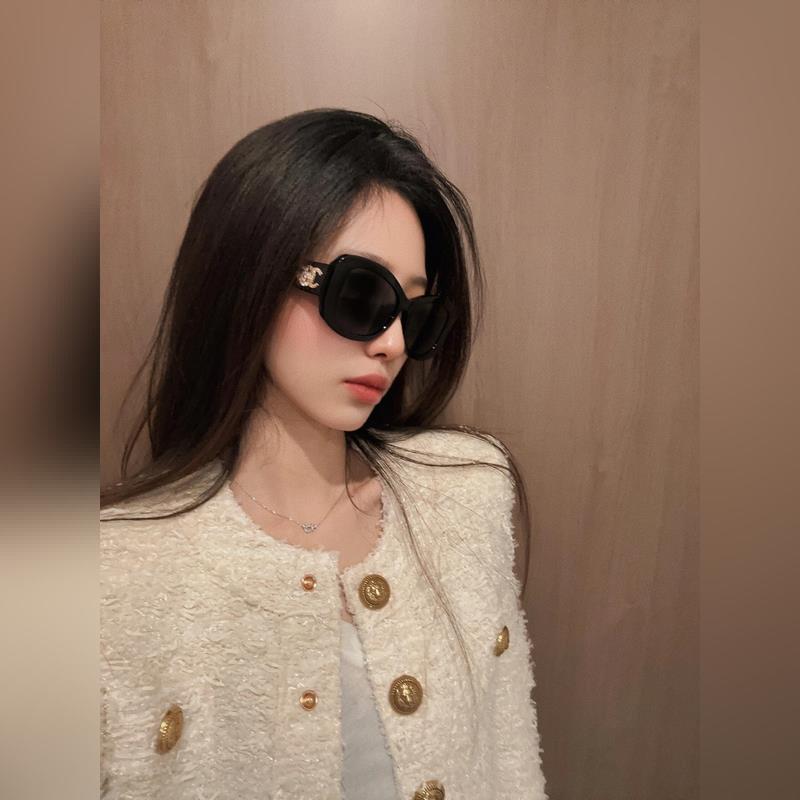Chanel墨鏡 5468分量更重一點 雙C水鑽很時髦 貓眼型的5422感覺更不
