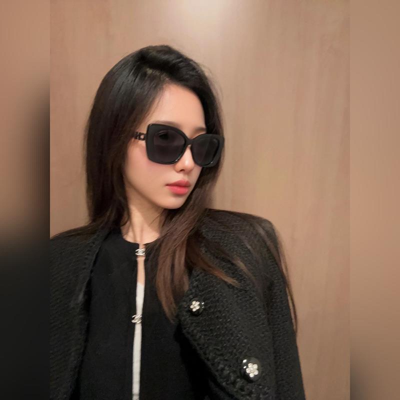 Chanel墨鏡 5468分量更重一點 雙C水鑽很時髦 貓眼型的5422感覺更不