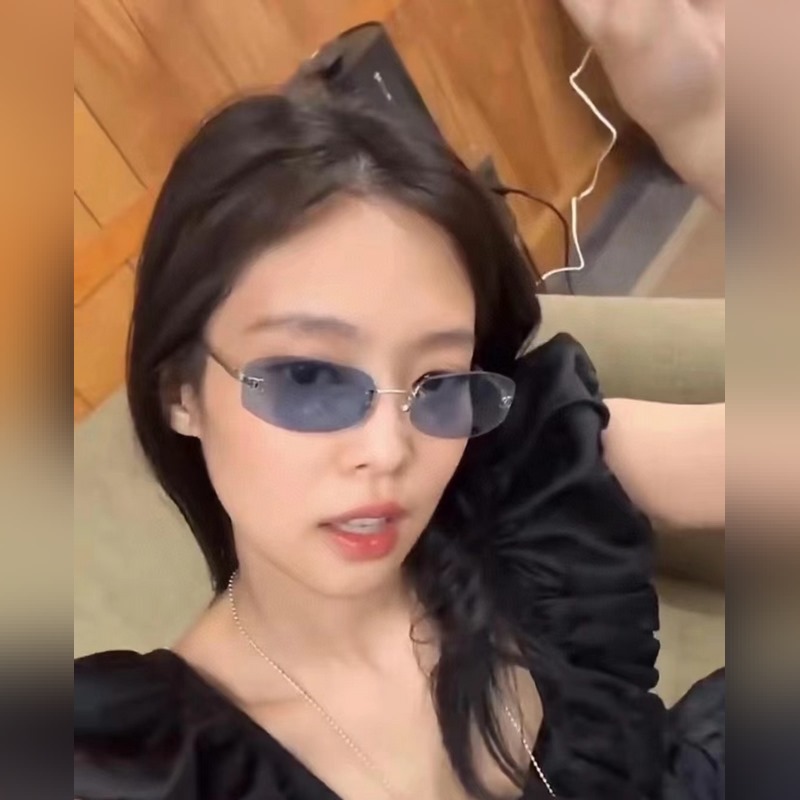 jennie with chanel vintage 0CH4002