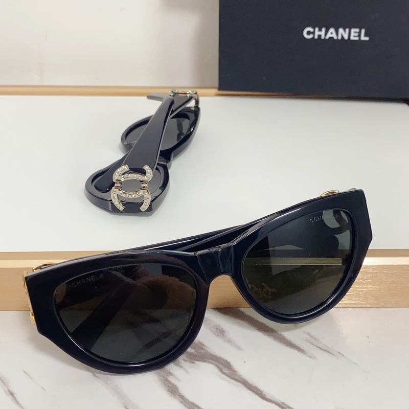 CHANEL 新款 香奶奶 Model ： ch6990 雙C 鏡腿閃鑽logo