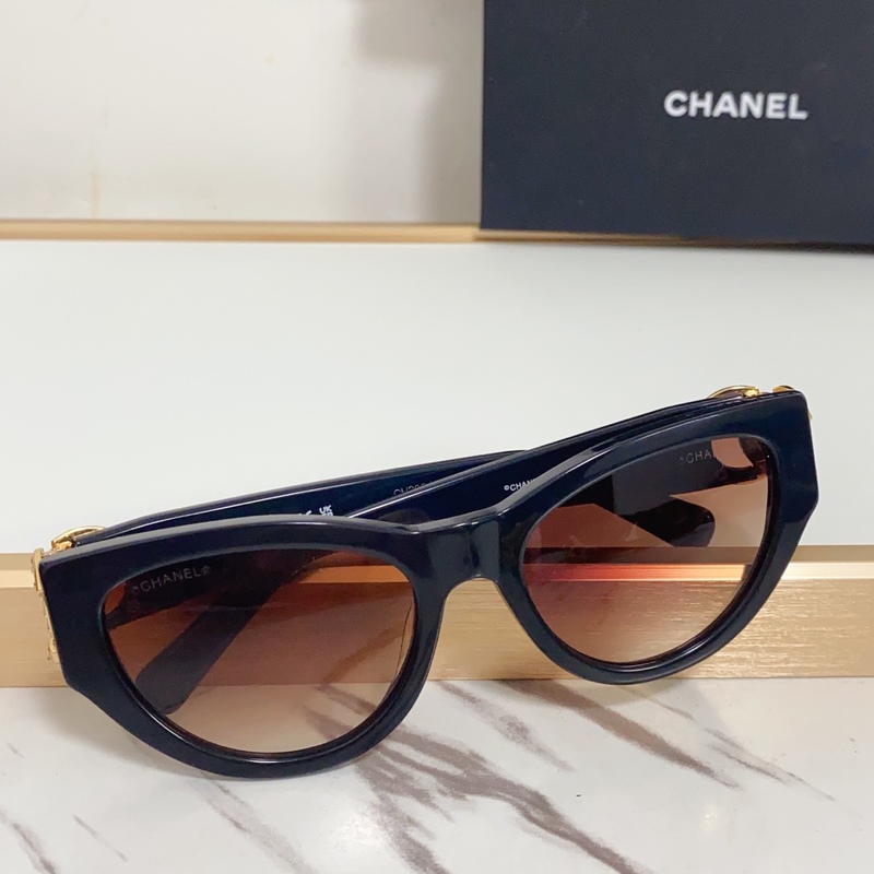 CHANEL 新款 香奶奶 Model ： ch6990 雙C 鏡腿閃鑽logo