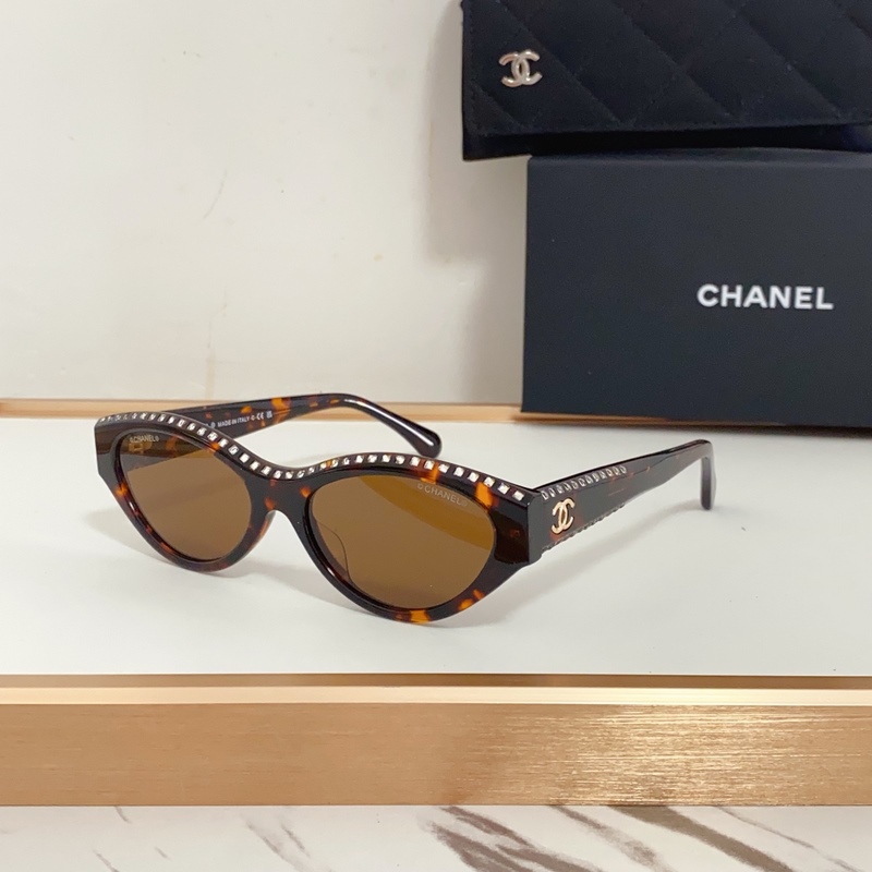 CHANEL 新款 MODEL：CH9164B 滿滿的手工施華洛世奇鑽 彰顯典雅