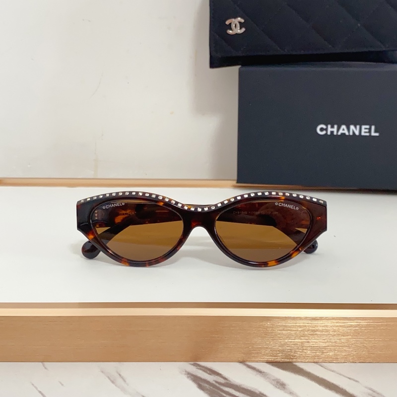 CHANEL 新款 MODEL：CH9164B 滿滿的手工施華洛世奇鑽 彰顯典雅