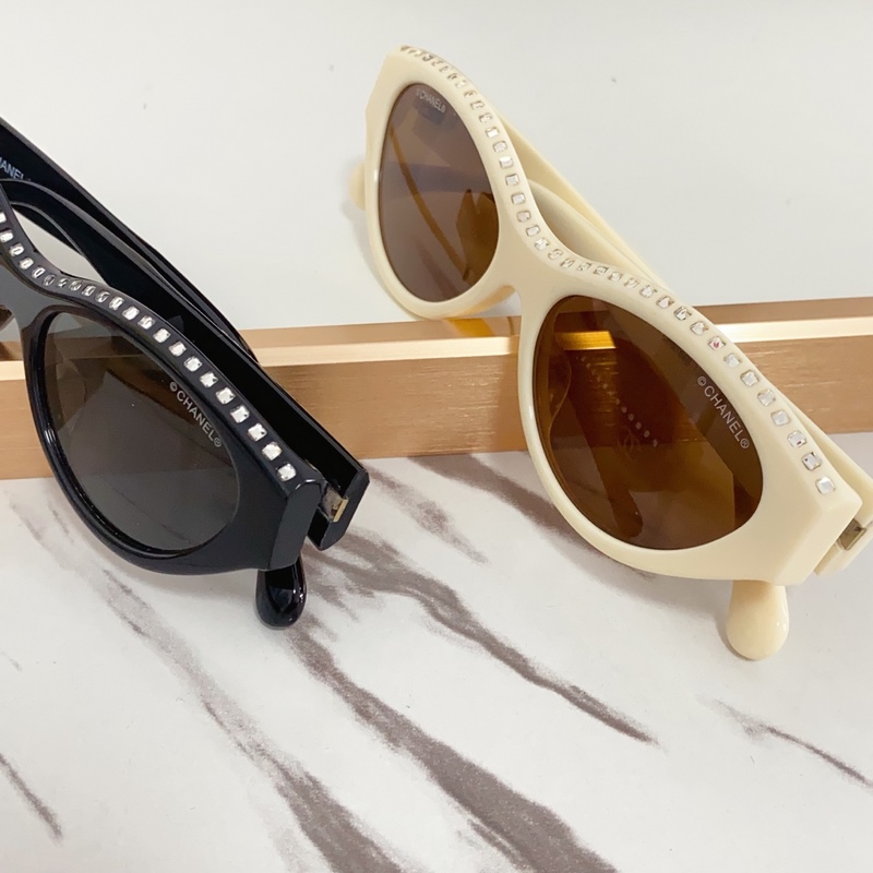 CHANEL 新款 MODEL：CH9164B 滿滿的手工施華洛世奇鑽 彰顯典雅