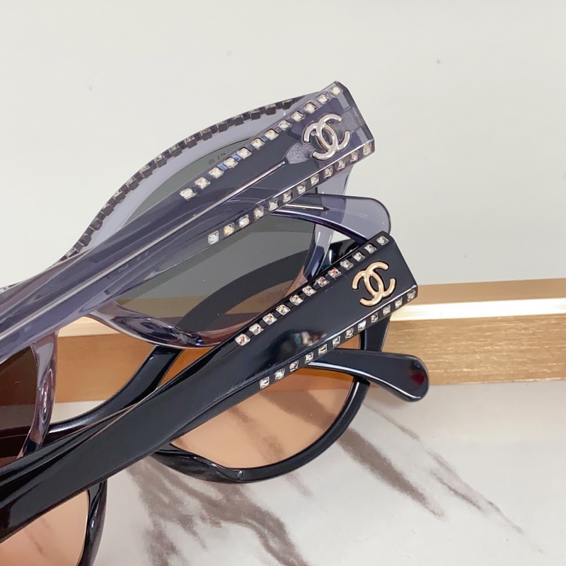 CHANEL 新款 MODEL：CH9164B 滿滿的手工施華洛世奇鑽 彰顯典雅