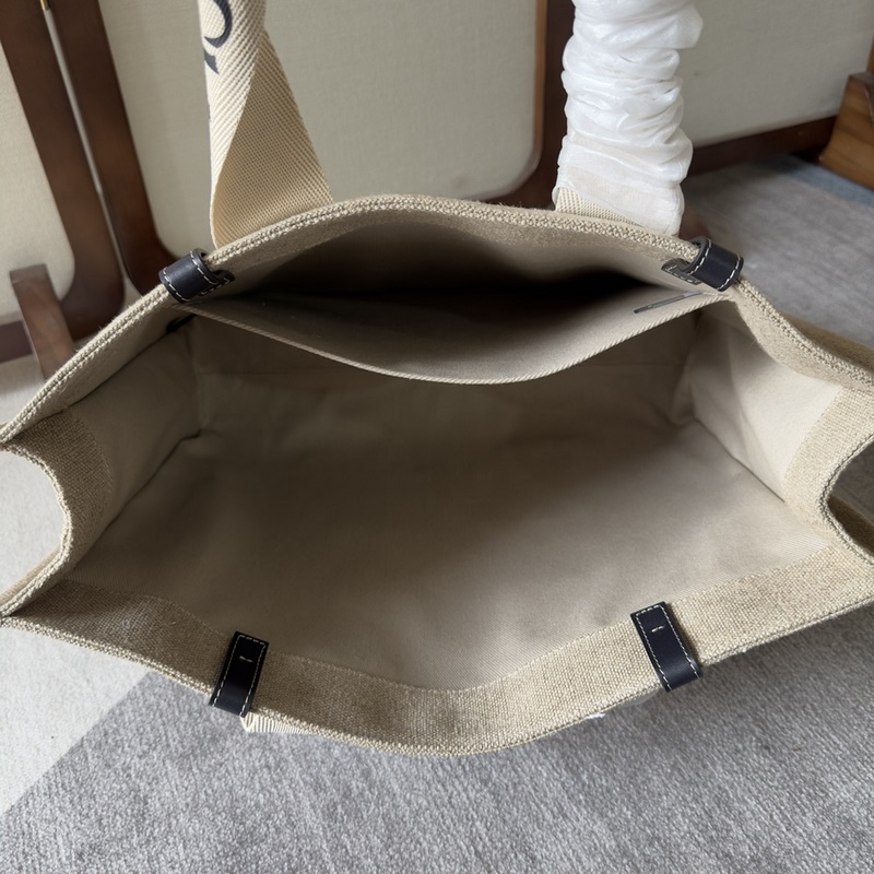 Chloe Woody爆 全新升級(jí)版上市！！此次改革采用了以環(huán)保為主及定型性更加