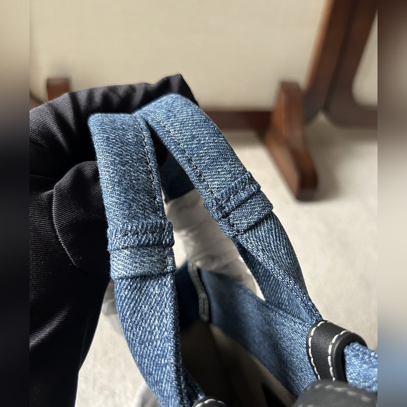 Chloé Woody Tote Bag mini號帥氣牛仔面料 平常出門時總是