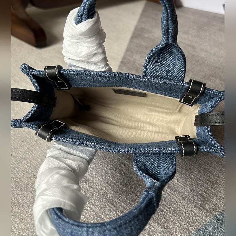 Chloé Woody Tote Bag mini號帥氣牛仔面料 平常出門時總是