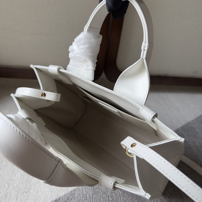 上新 ！Chloe22S Woody全皮質、優雅質感托特包絕絕子！！Woody系