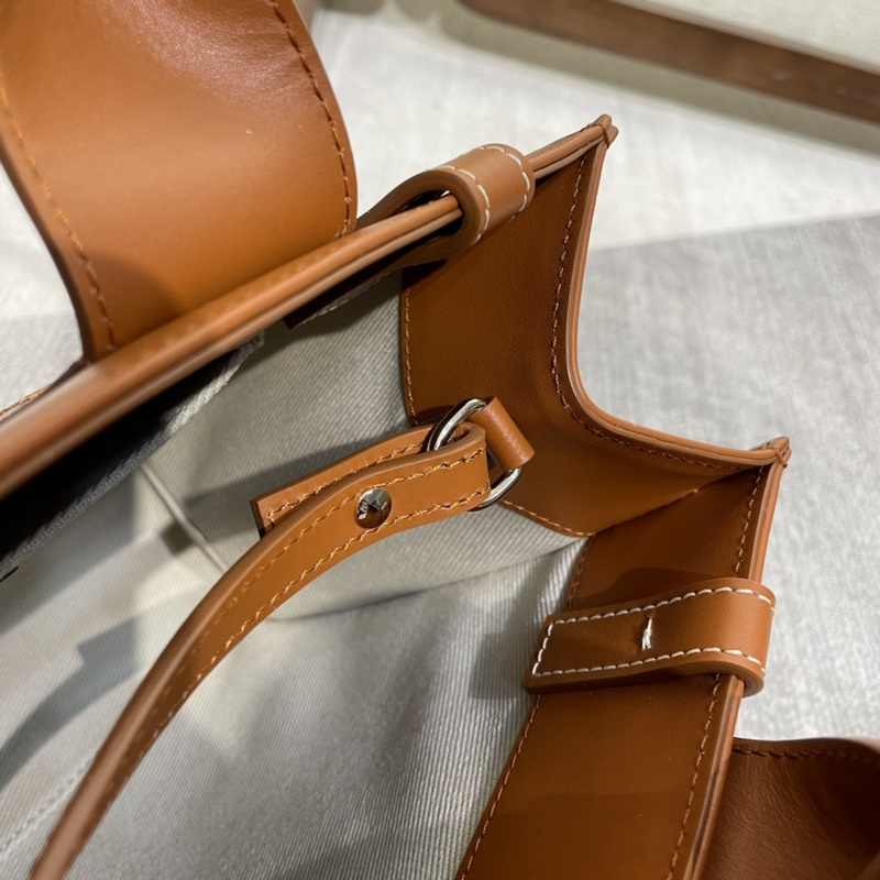 上新 ！Chloe22S Woody全皮質、優雅質感托特包絕絕子！！Woody系