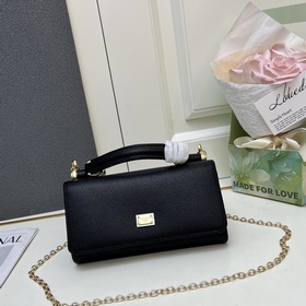 Dolce & Gabbana 杜嘉班納]進口牛皮 簡單時尚為主，同時打造時尚而