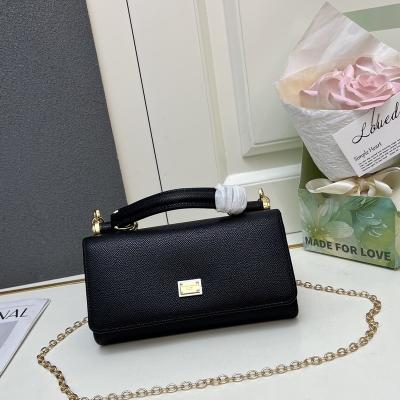 Dolce & Gabbana 杜嘉班納]進口牛皮 簡單時尚為主，同時打造時尚而