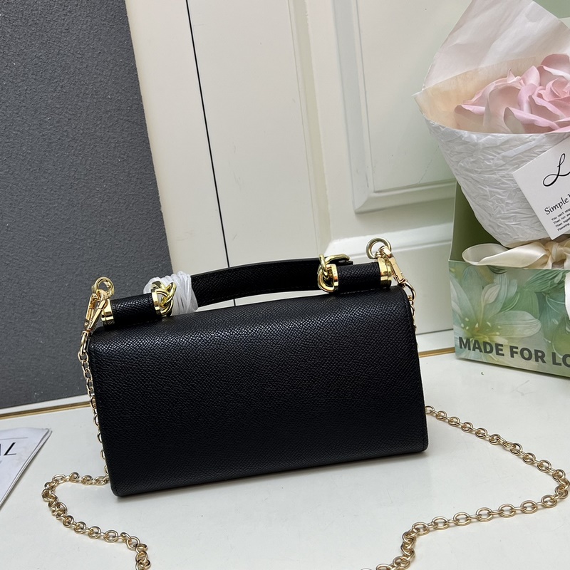 Dolce & Gabbana 杜嘉班納]進口牛皮 簡單時尚為主，同時打造時尚而