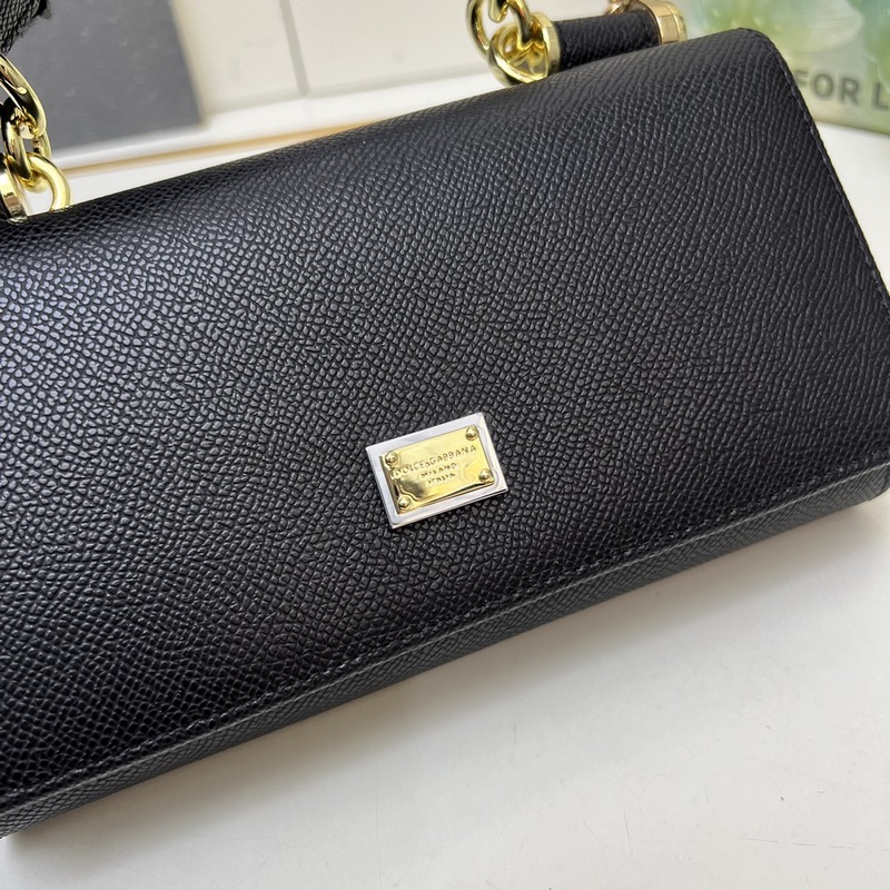 Dolce & Gabbana 杜嘉班納]進口牛皮 簡單時尚為主，同時打造時尚而