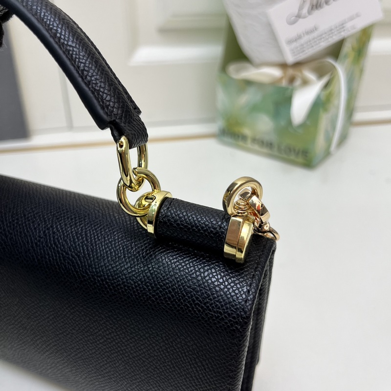 Dolce & Gabbana 杜嘉班納]進口牛皮 簡單時尚為主，同時打造時尚而