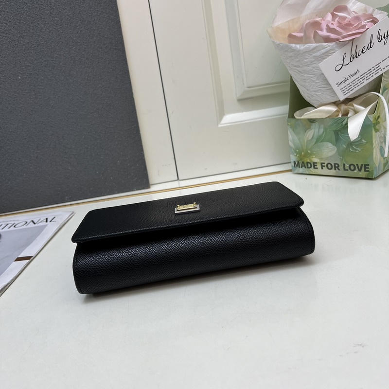 Dolce & Gabbana 杜嘉班納]進口牛皮 簡單時尚為主，同時打造時尚而