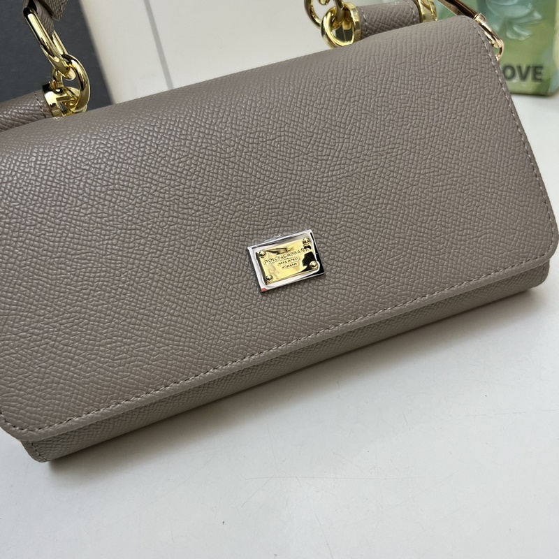 Dolce & Gabbana 杜嘉班納]進口牛皮 簡單時尚為主，同時打造時尚而