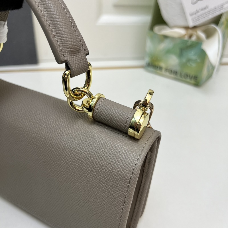 Dolce & Gabbana 杜嘉班納]進口牛皮 簡單時尚為主，同時打造時尚而