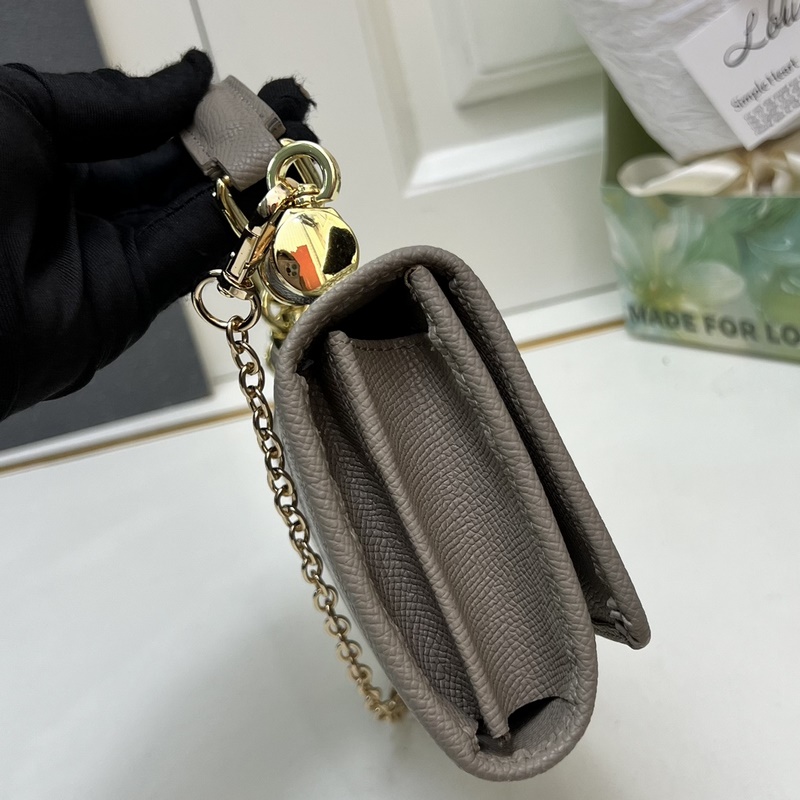 Dolce & Gabbana 杜嘉班納]進口牛皮 簡單時尚為主，同時打造時尚而