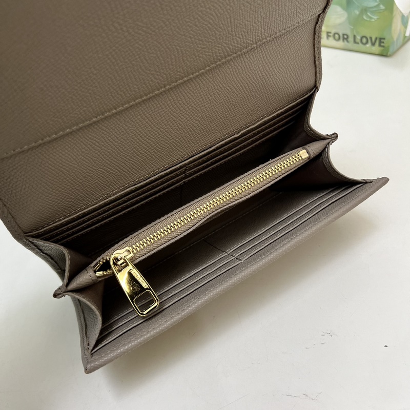 Dolce & Gabbana 杜嘉班納]進口牛皮 簡單時尚為主，同時打造時尚而