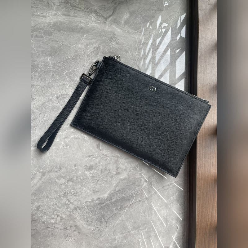 Dior-迪奧專櫃最新款手拿包[笑臉]原單品質(zhì) 采用黑色粒面牛皮精心制作 正面飾