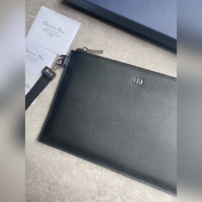 Dior-迪奧專櫃最新款手拿包[笑臉]原單品質(zhì) 采用黑色粒面牛皮精心制作 正面飾