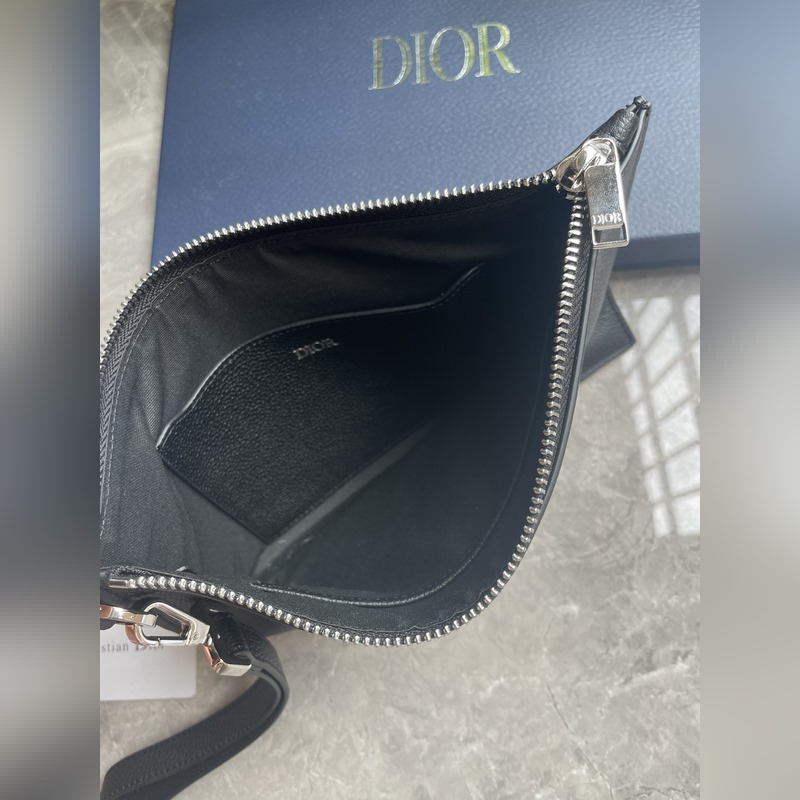 Dior-迪奧專櫃最新款手拿包[笑臉]原單品質(zhì) 采用黑色粒面牛皮精心制作 正面飾