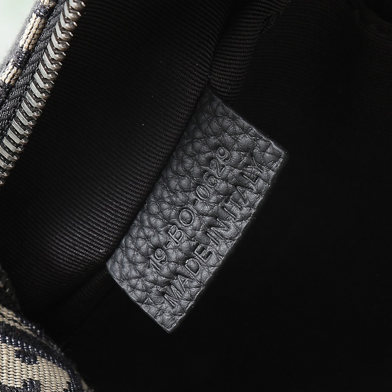 Dior Lingot洗漱包米色和黑色 Oblique 印花 編號(hào)：2ADCA4