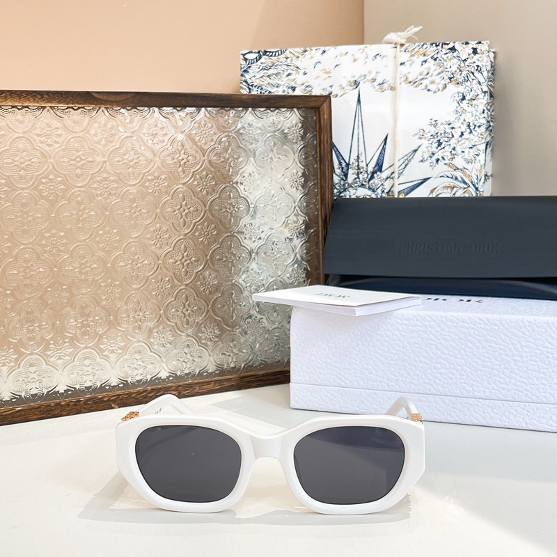 DIOR MODEL：MissDior S4F SIZE：56口17-140