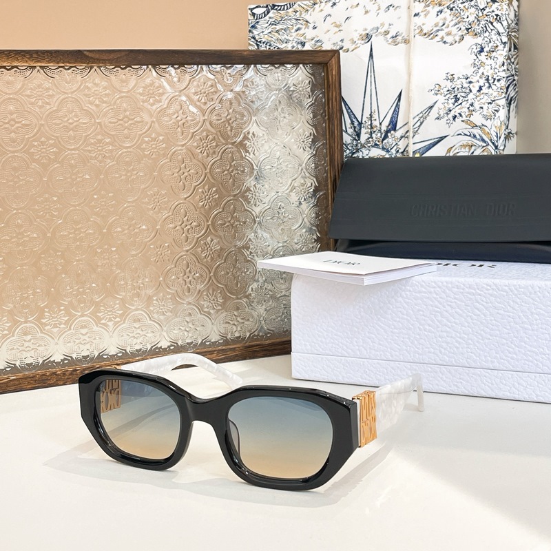 DIOR MODEL：MissDior S4F SIZE：56口17-140