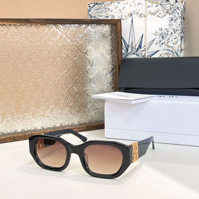 DIOR MODEL：MissDior S4F SIZE：56口17-140