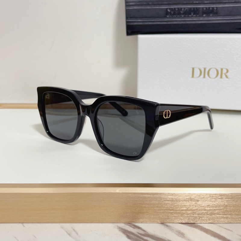 DIOR MODEL： DiorGlowS1F SIZE：54口18-140
