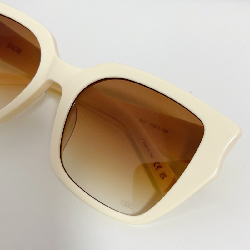 DIOR MODEL： DiorGlowS1F SIZE：54口18-140