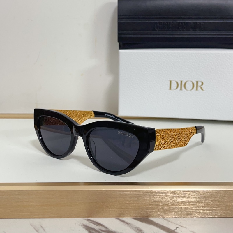 DIOR MOD：DioResille B1I Size：55口21 140