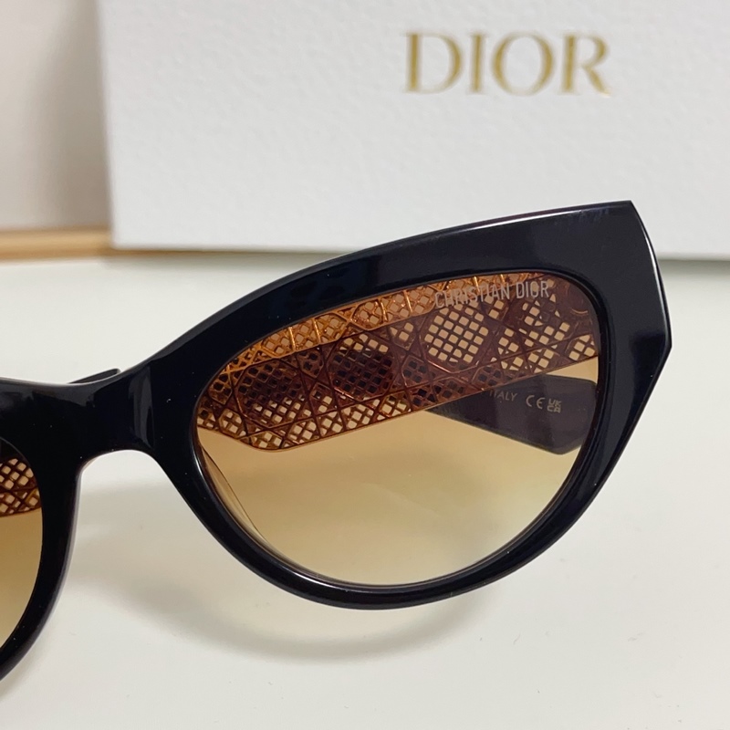DIOR MOD：DioResille B1I Size：55口21 140