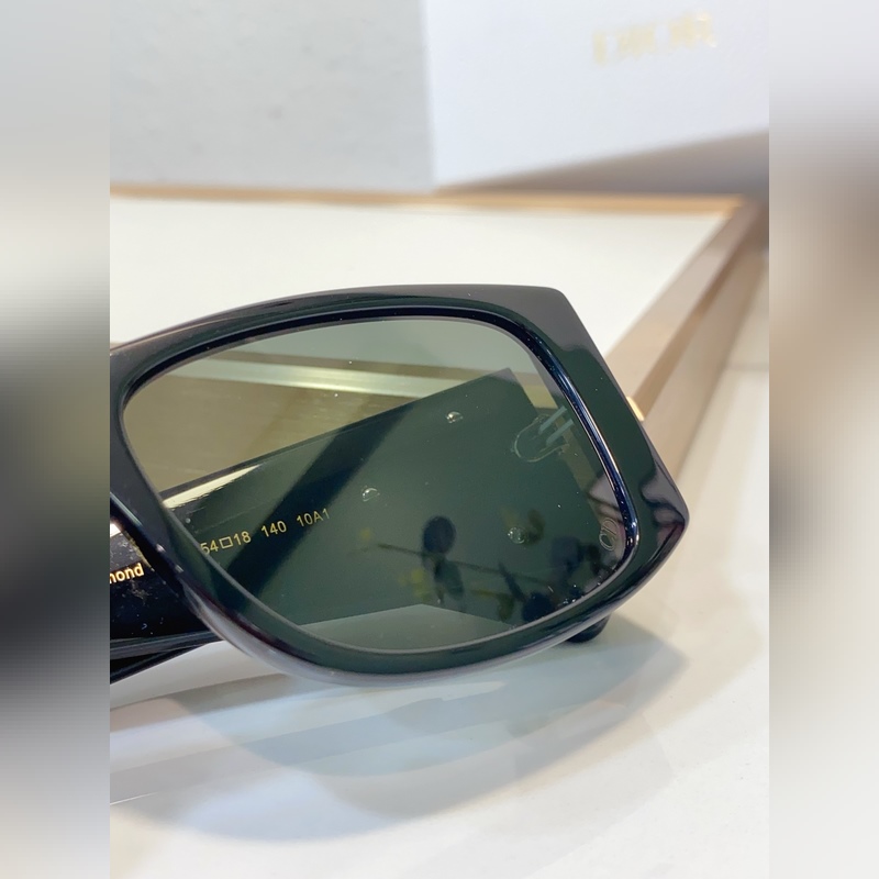 DIOR 迪奧新款 MODEL： CD Diamond S10F 簡約大方五金l