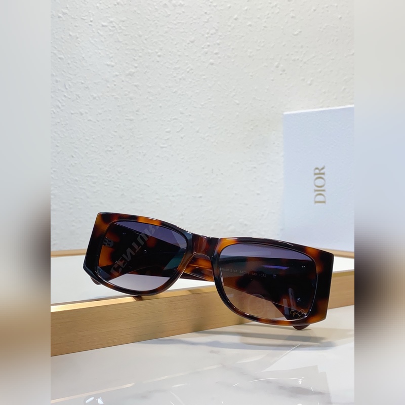 DIOR 迪奧新款 MODEL： CD Diamond S10F 簡約大方五金l