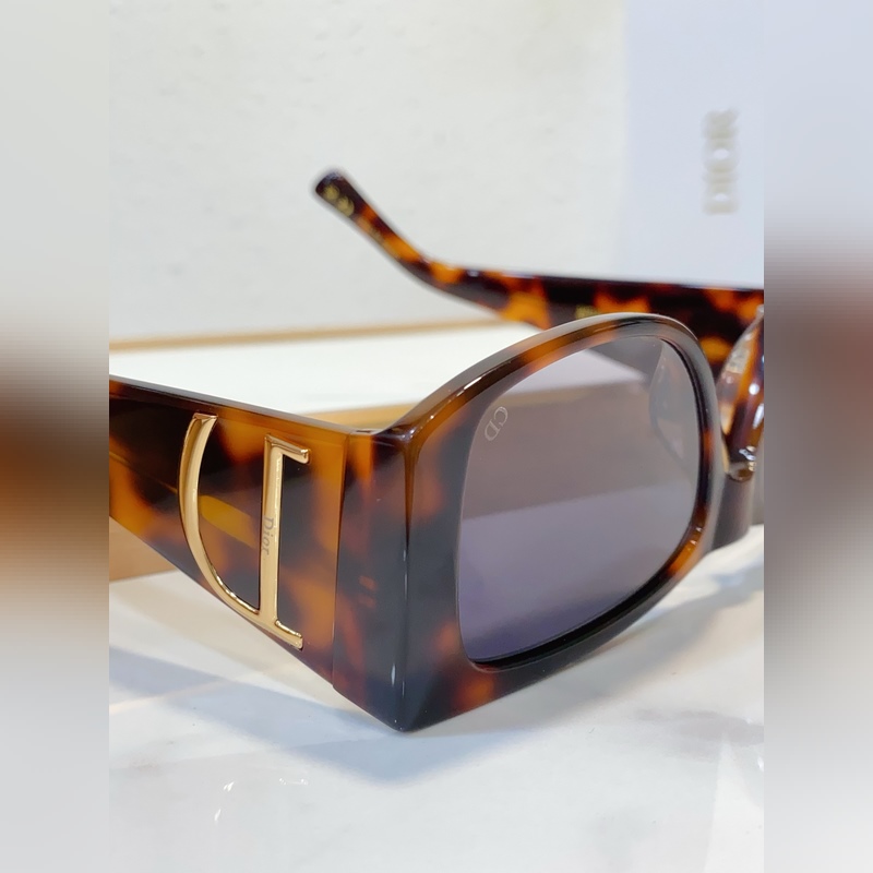 DIOR 迪奧新款 MODEL： CD Diamond S10F 簡約大方五金l