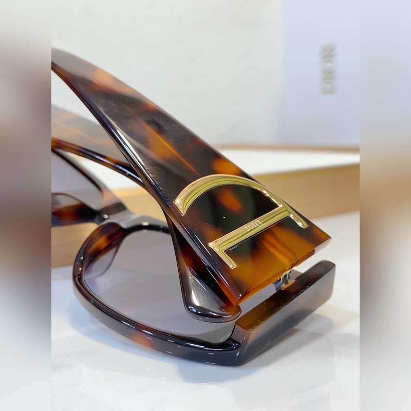 DIOR 迪奧新款 MODEL： CD Diamond S10F 簡約大方五金l