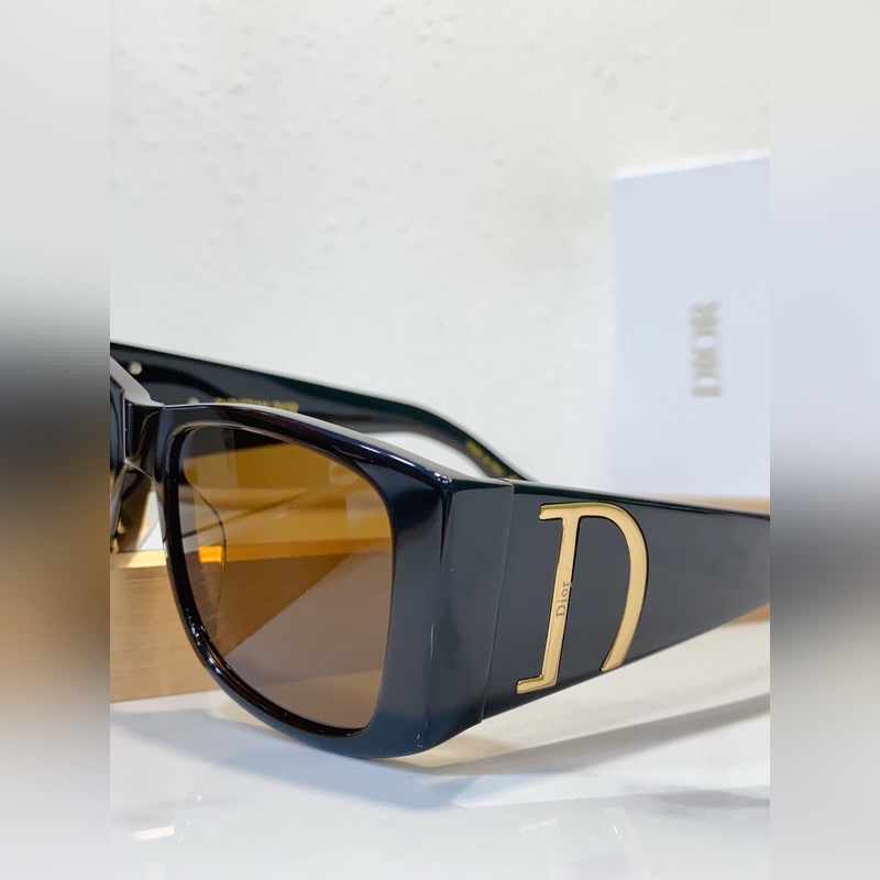 DIOR 迪奧新款 MODEL： CD Diamond S10F 簡約大方五金l