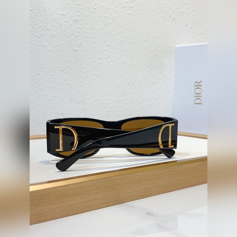 DIOR 迪奧新款 MODEL： CD Diamond S10F 簡約大方五金l