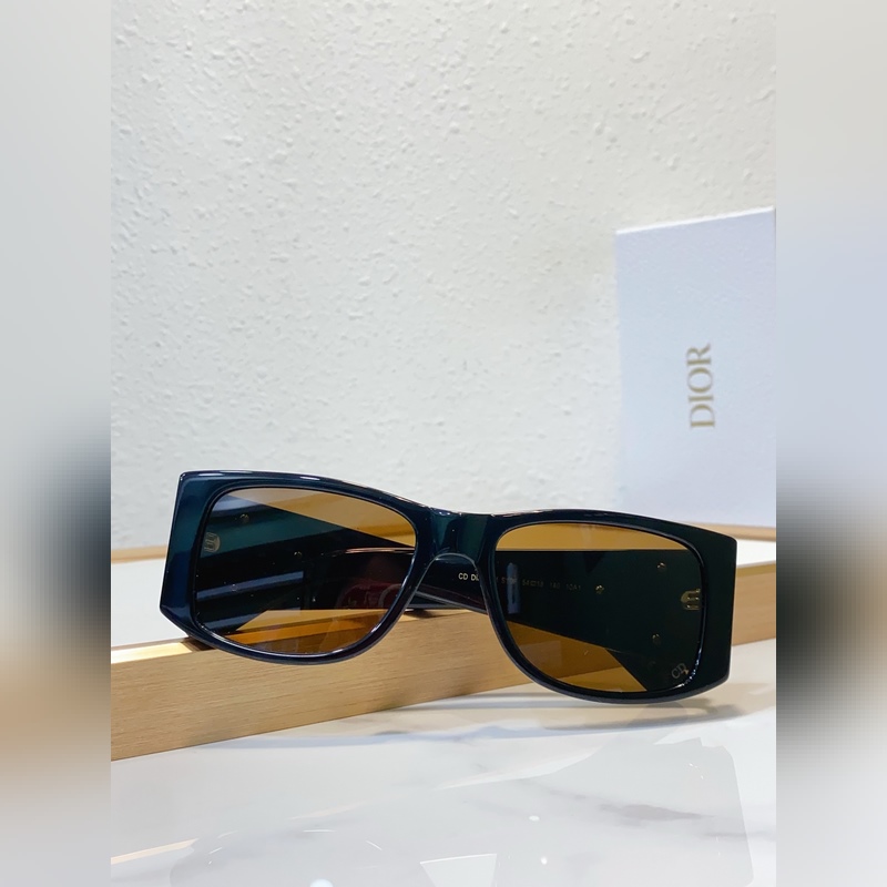 DIOR 迪奧新款 MODEL： CD Diamond S10F 簡約大方五金l