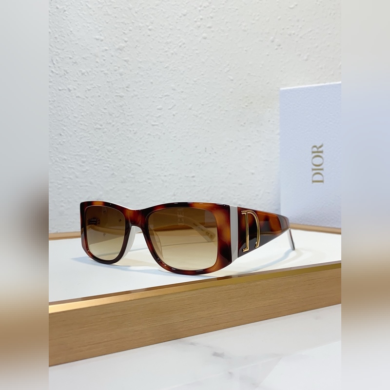 DIOR 迪奧新款 MODEL： CD Diamond S10F 簡約大方五金l