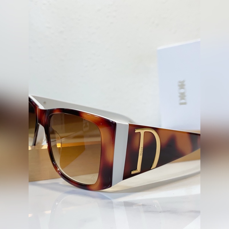 DIOR 迪奧新款 MODEL： CD Diamond S10F 簡約大方五金l