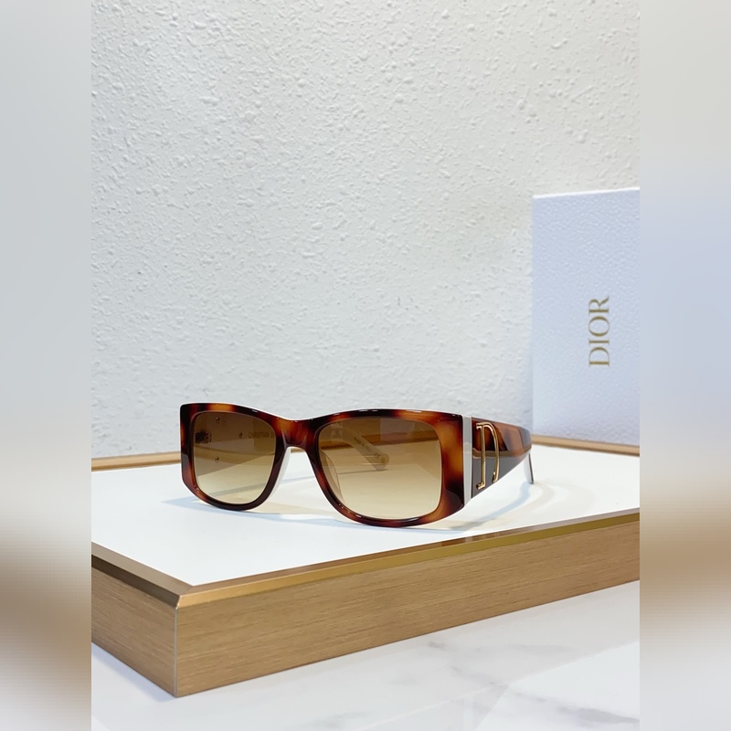 DIOR 迪奧新款 MODEL： CD Diamond S10F 簡約大方五金l